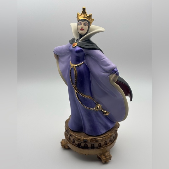 Disney Villains Shiny Bisque Porcelain Collectible Figurine – Evil Queen